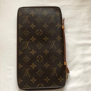 Louis V Zippy Wallet